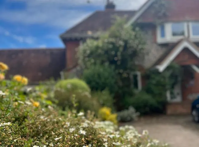 Stonehenge Hostel - Yha Affliated